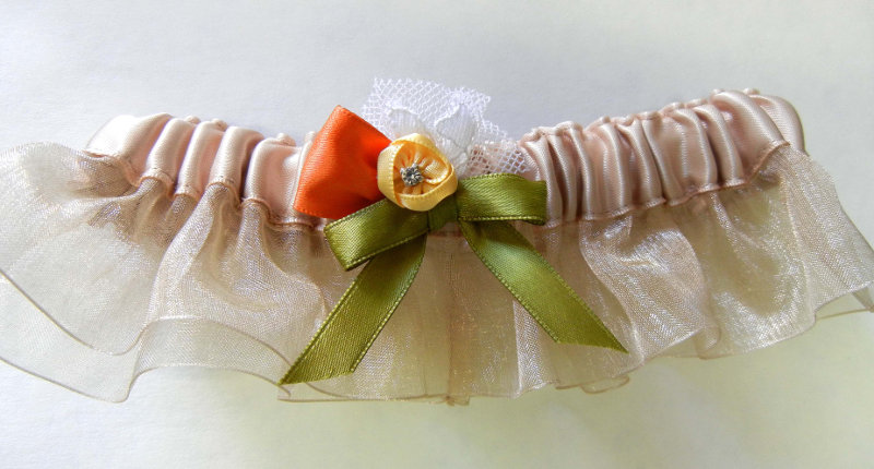 Blush Garter with Autumn Accents